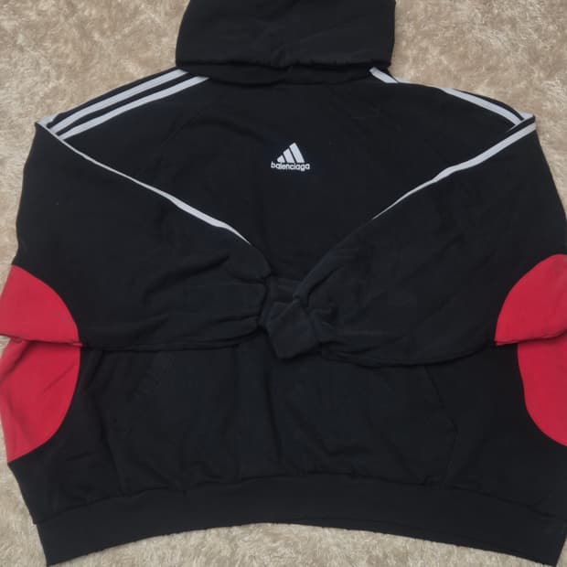  발렌시아가 아디다스 레드 배색 라지핏 후드 블랙