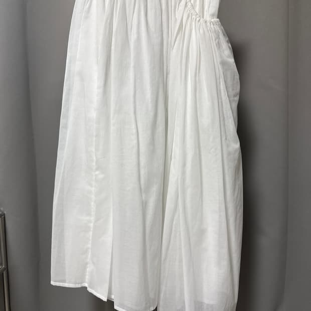 아모멘토 드로우스트링 쉬어 셔링 스커트