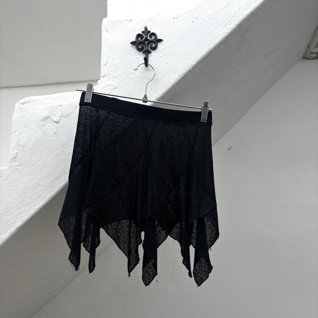Black unbalanced layered skirt 