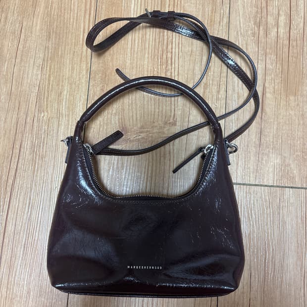 마지셔우드 HOBO MINI STRAP dark brown crinkle