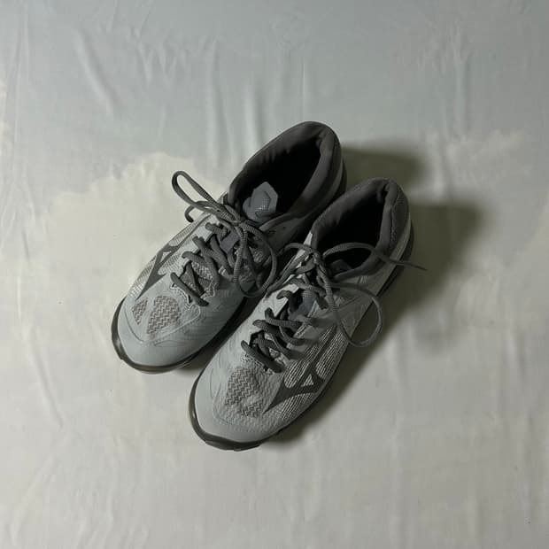 Mizuno wave lightning z4 grey