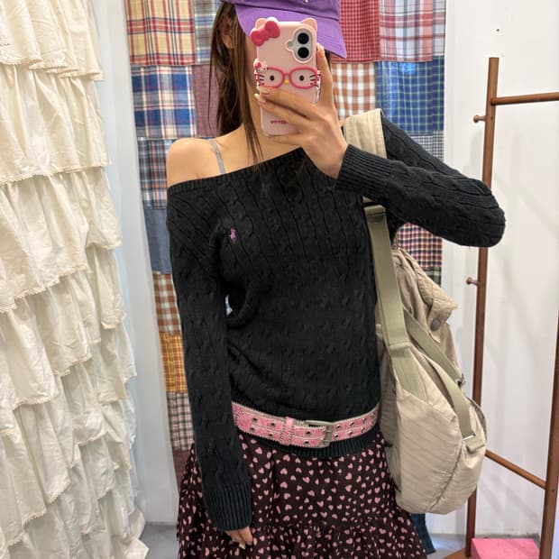 폴로 오프숄더 니트