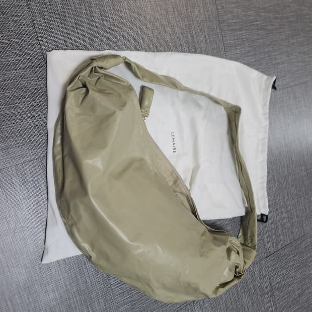 르메르 크루아상백 라지 페이퍼레더 세이지그린 르메르 숄더백 크로스백