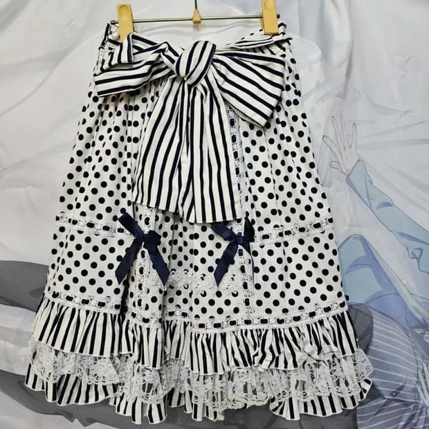 BODY LINE 바디라인 도트 리본 프릴 스커트