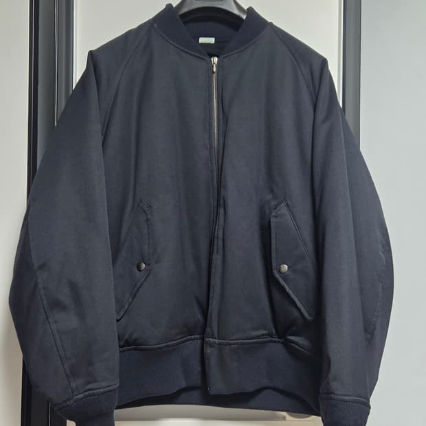 아프레쎄 실크 패딩 자켓 24aw 다크네이비