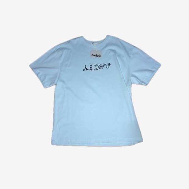 아에이오우 handwritten aeiou t-shirt sky
