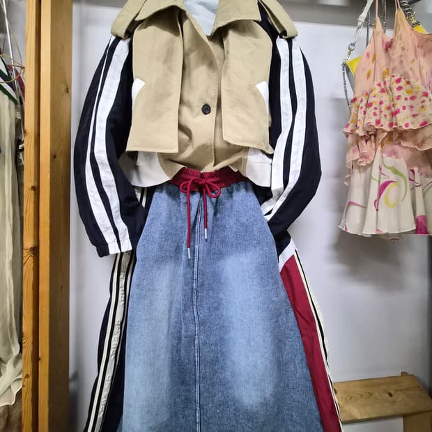 스포티 데님 배색 롱스커트.레터링 트렌치점퍼