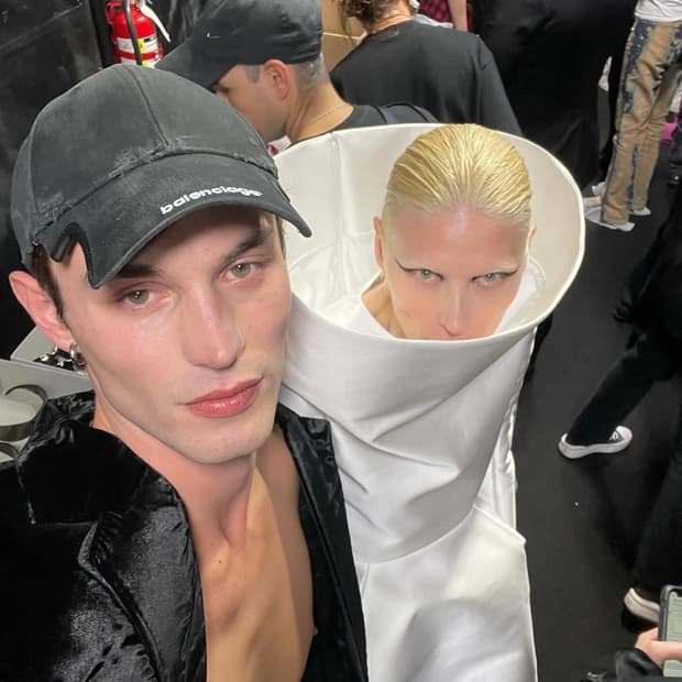 발렌시아가 노치드 볼캡