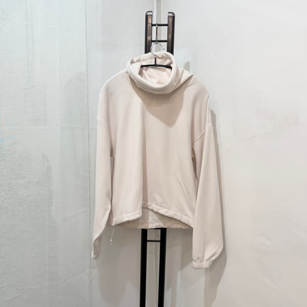 (4)안다르 andar 하이넥 스트링 아이보리 맨투맨 스웻셔츠 4066