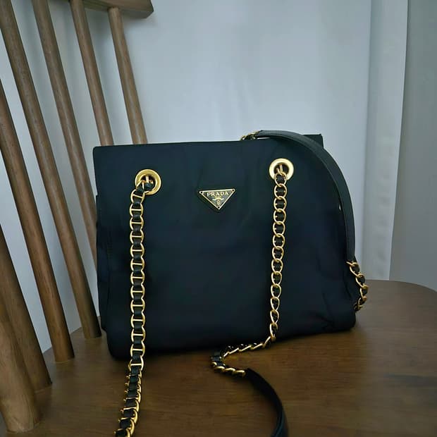 프라다 체인 숄더백 