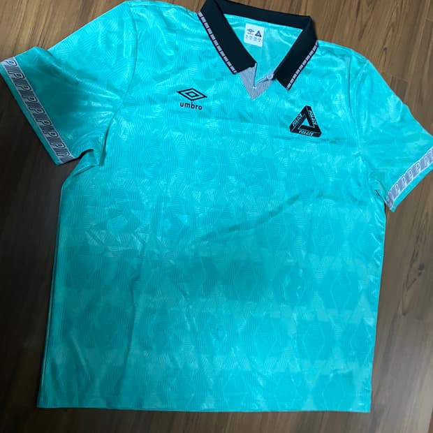 팔라스 엄브로 콜라보 반팔