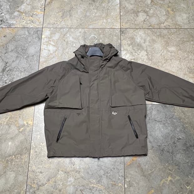 아트모스x언더마이카 사마디 아쉬탕카 쉘 파카