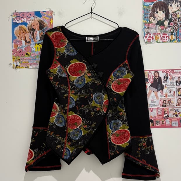 Ozz On black oriental top