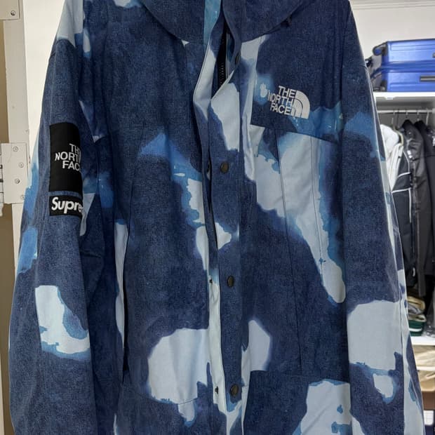 슈프림 x 노스페이스 블리치드 데님 프린트 마운틴 자켓 인디고 - 21F