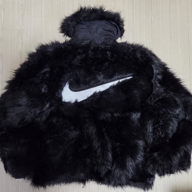 나이키 앰부쉬 리버시블 포우 퍼 코트