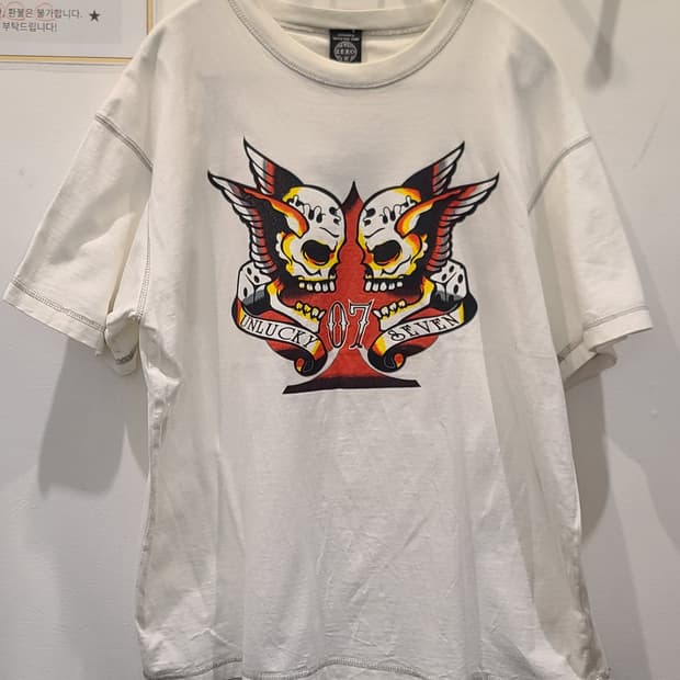 언럭키 7 반팔 라운드 티셔츠 