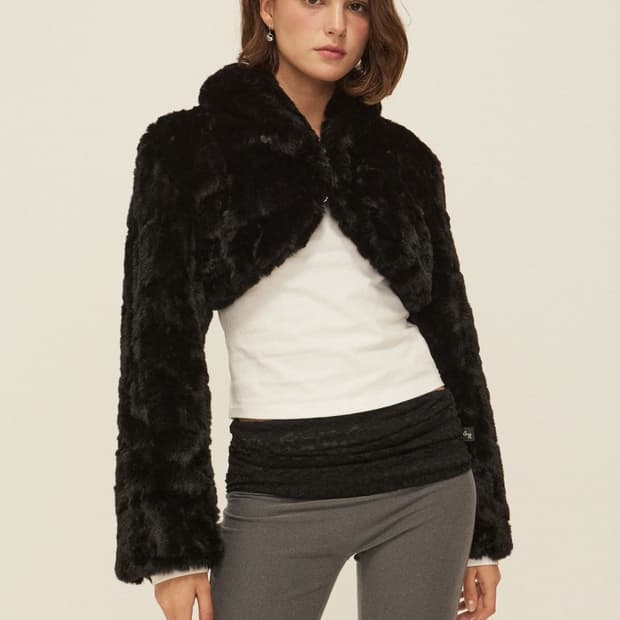 쓰리타임즈 퍼피 볼레로 퍼 자켓 블랙