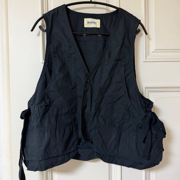 beams boy running vest