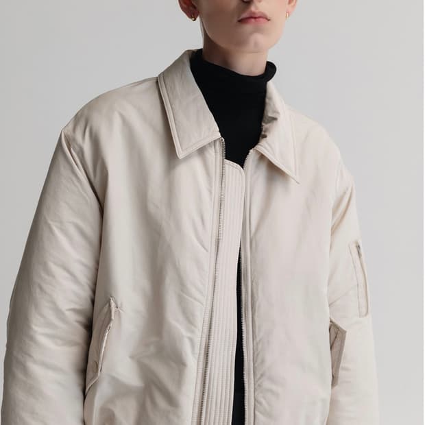 던스트 클래식 칼라 봄버 자켓