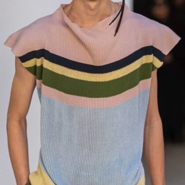   키코 에식 스트라이프 하이넥 드롭숄더 베스트