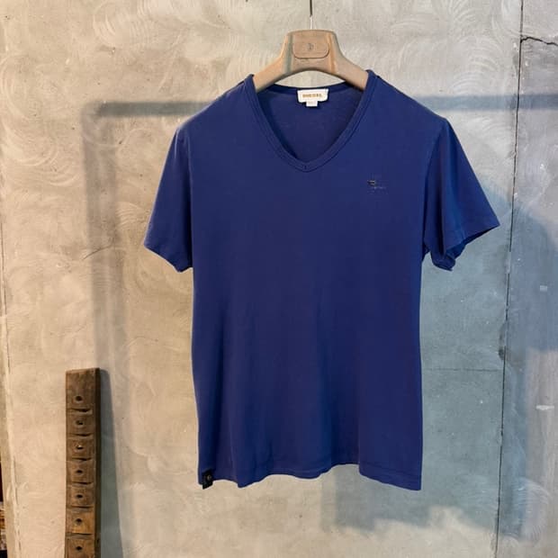 디젤 브이넥 티셔츠 100