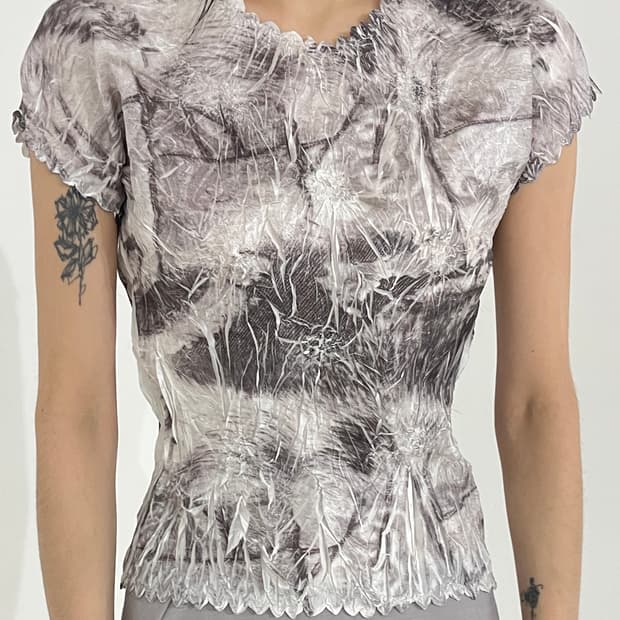 Crack pleats top
