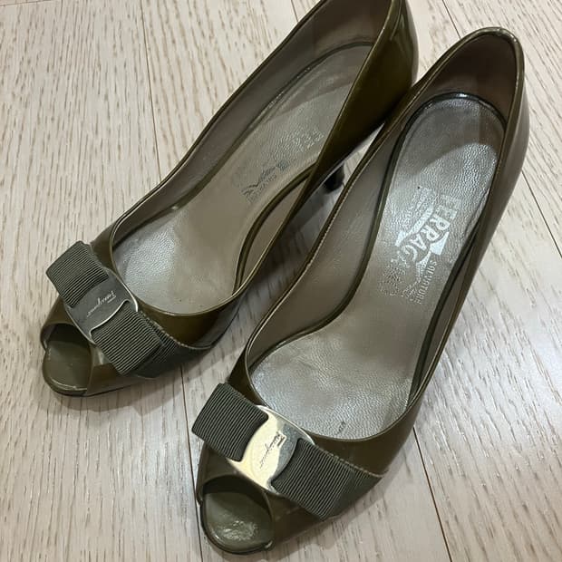 페레가모 보우 페이던트 오픈토