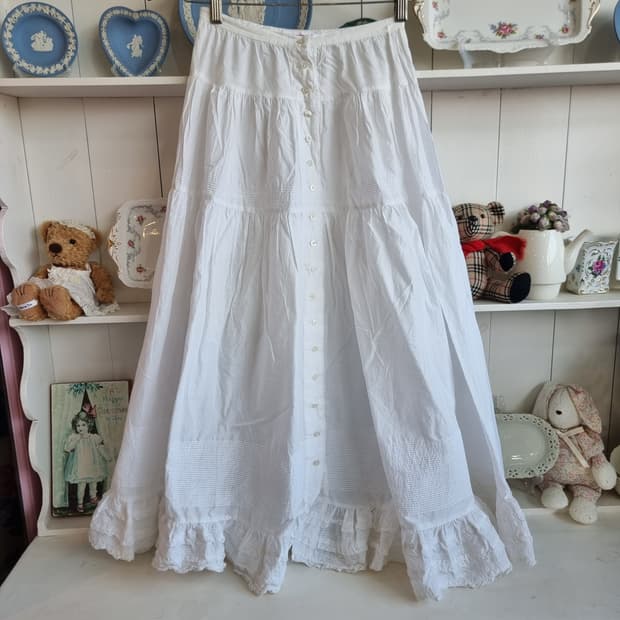 화이트 코튼 롱스커트