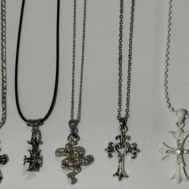 빈티지 크롬깔 뱀 십자가 큐빅 목걸이