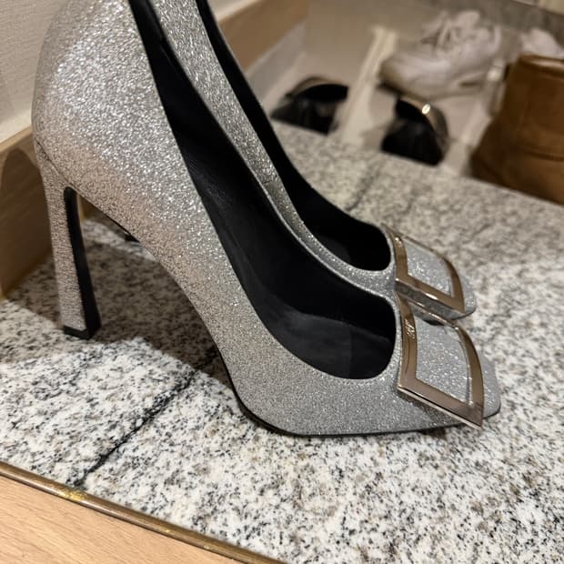 로저비비에 클리터 펌프스 