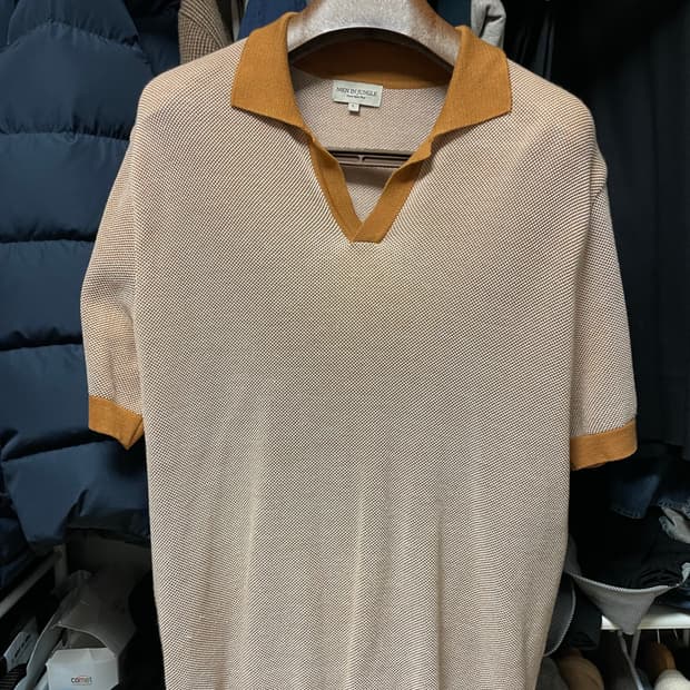 맨인정글 반팔카라니트 팝니다.