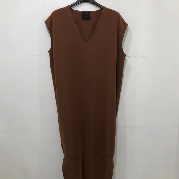 몽또또(MONTTOTTO) 브이넥 롱 원피스 브라운 S