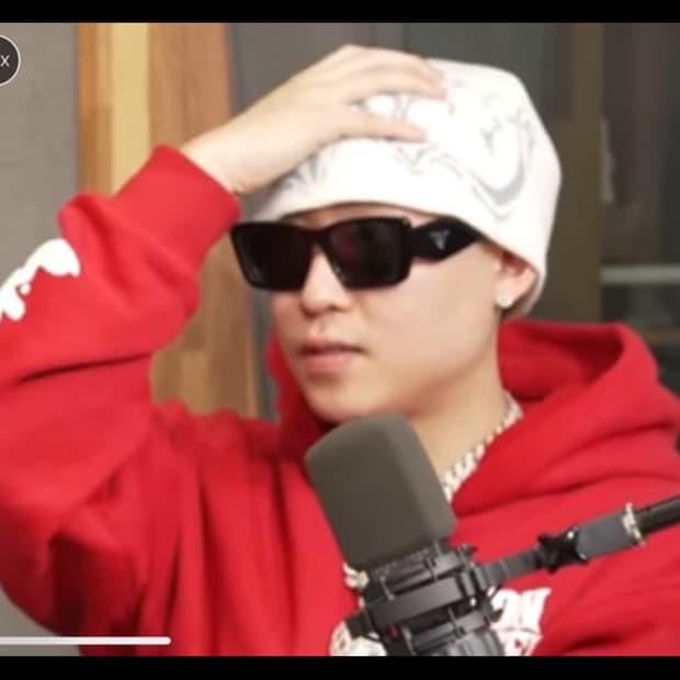 풀구성) 프라다 삼각로고 선글라스 켄달제너 착용