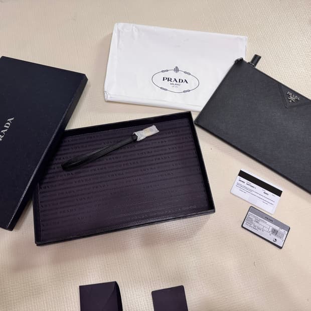 프라다 사피아노 클러치백