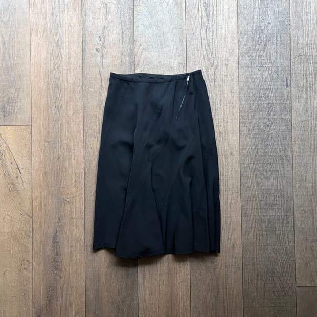 Diagonal Cuttingline Flare Skirt