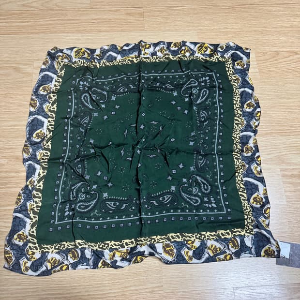 토가 비릴리스 프린트 스카프