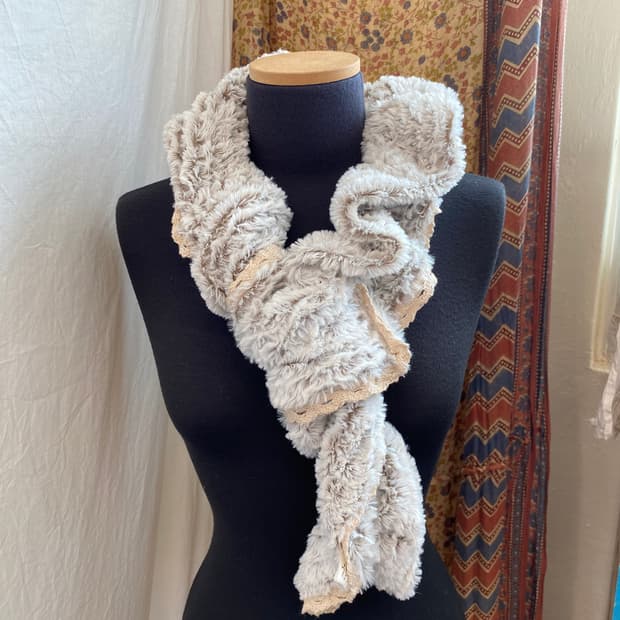 JE CROIS SOI 페이크퍼 머플러