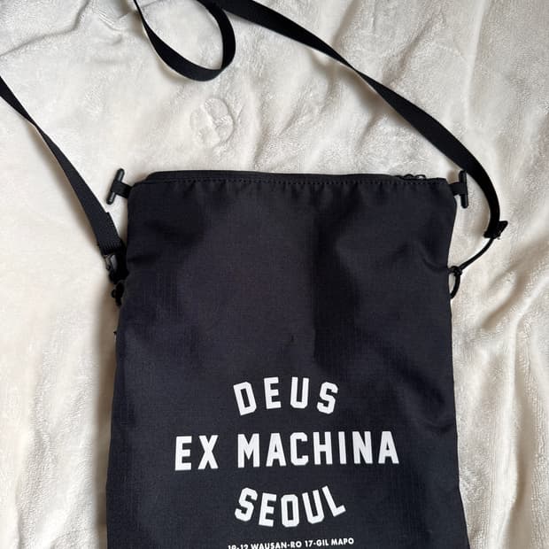 데우스x헬리녹스 크로스백