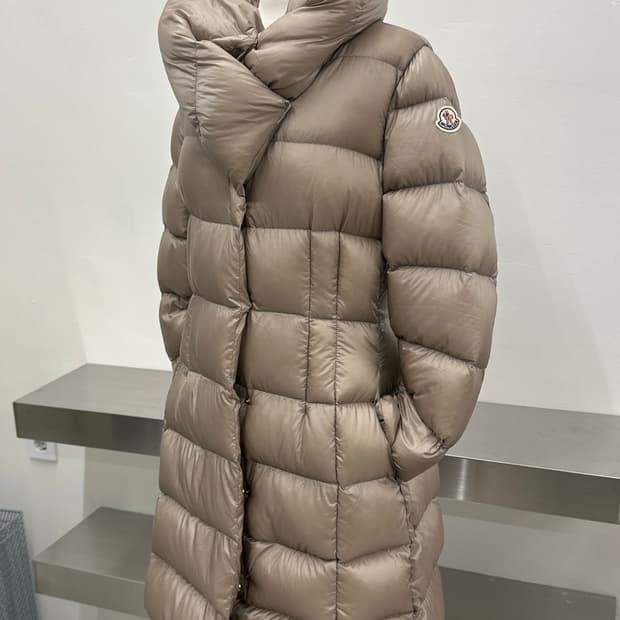 몽클레어 샴페인 골드 라베단 롱 다운 패딩 