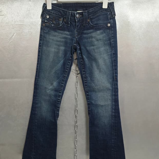 TrueReligion 트루릴리젼 워싱 세미 부츠컷 데님 팬츠