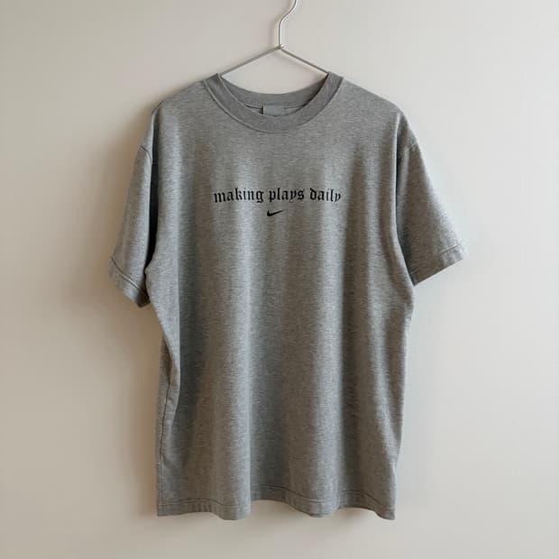 나이키 반팔 티셔츠 그레이
