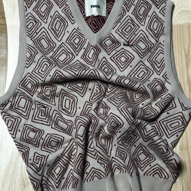 Fuzz 니트 베스트