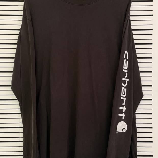  칼하트 (Carhartt) 시그니처 슬리브 로고 롱슬리브 