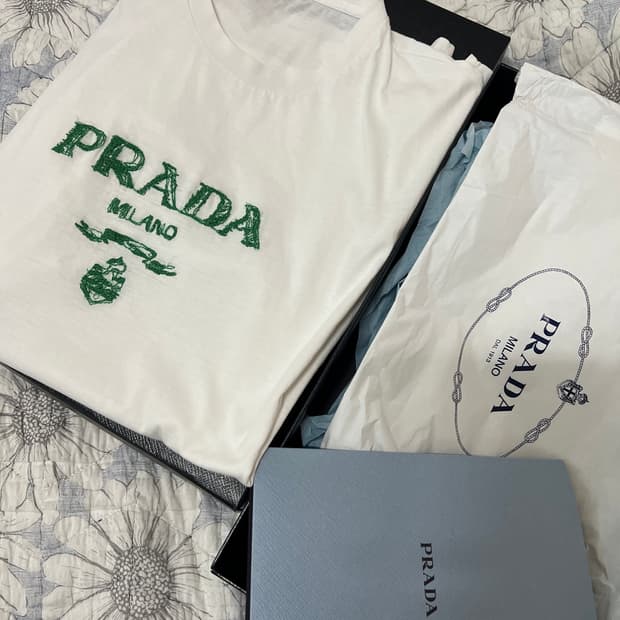 프라다 반팔