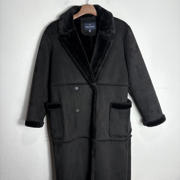 다니엘 에스떼 블랙 무스탕 코트