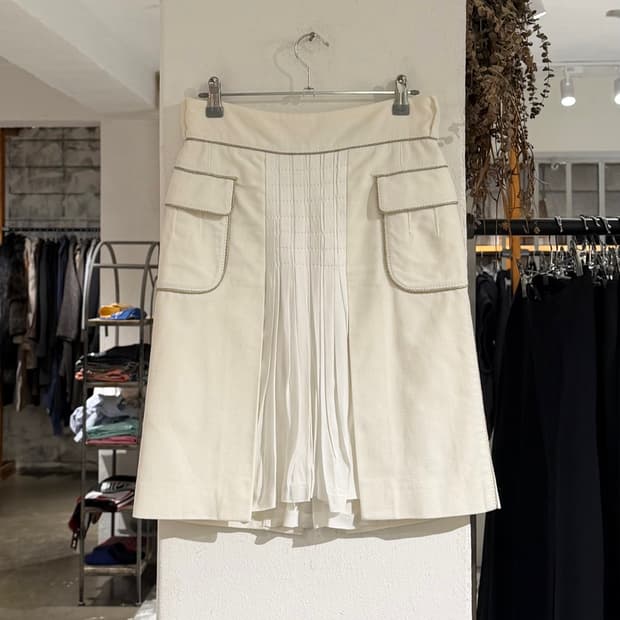 루이비통 아이보리 플리츠 포켓 미디 스커트