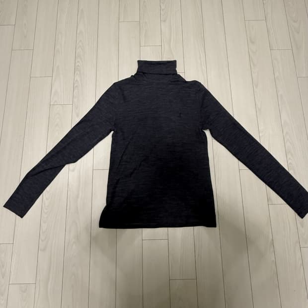 생로랑 카산드라 터틀넥 그레이 m