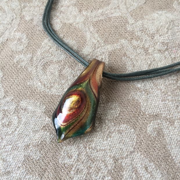 pendent point necklace