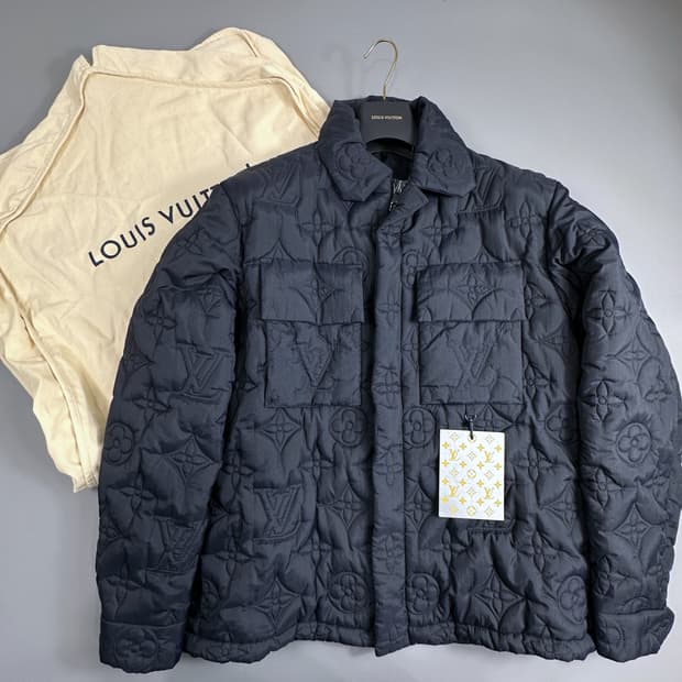 루이비통 모노그램 패디드 라이트 블루종 52