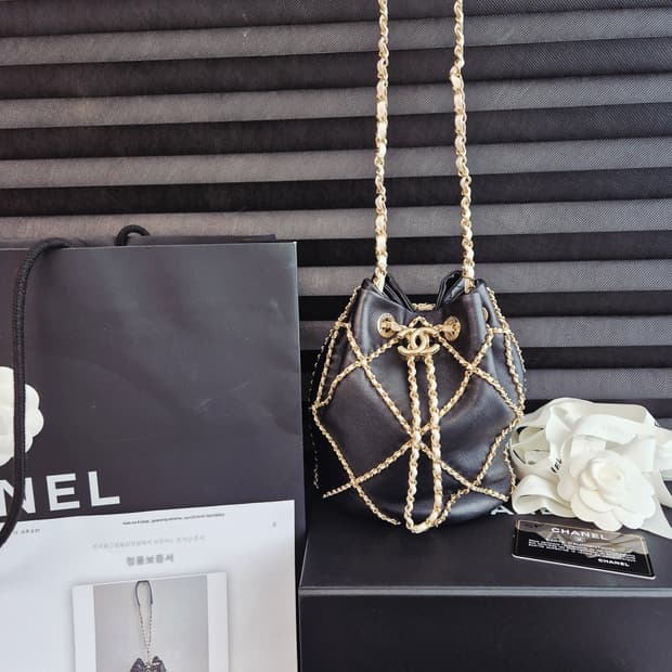 샤넬 드로스트링 체인 버킷백 31번대 (상태 S급인정 받음)